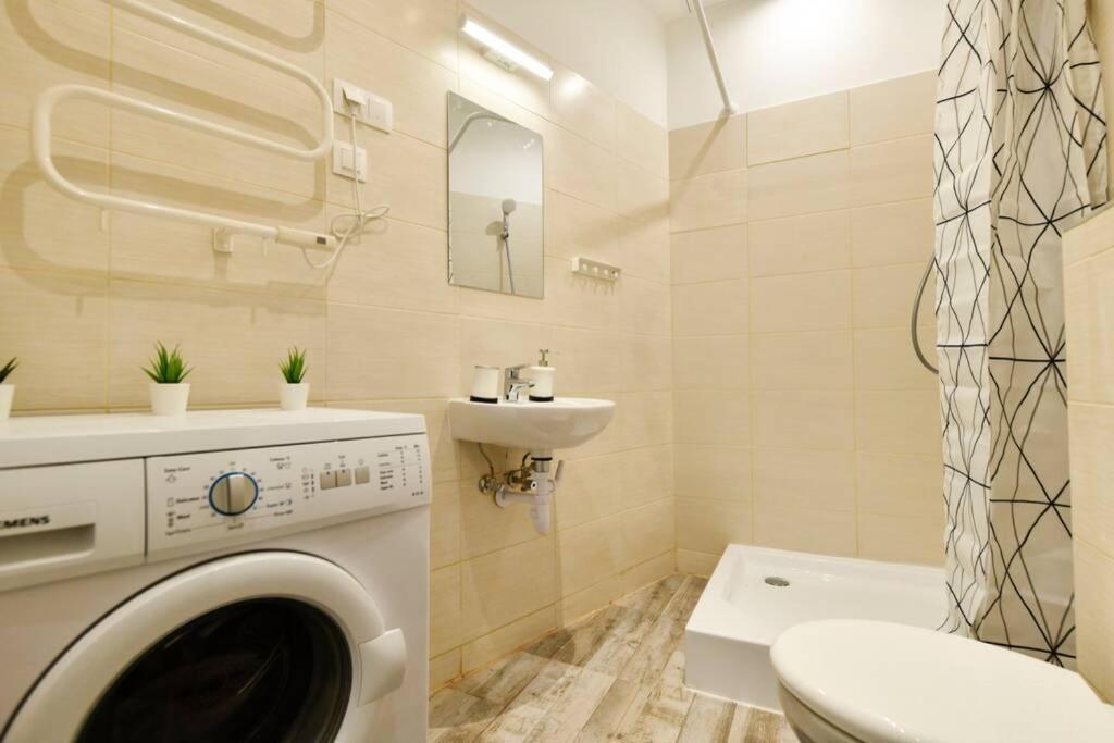 بودابست Cosy Two Bedroom Flat In Rottenbiller Str,Sky المظهر الخارجي الصورة