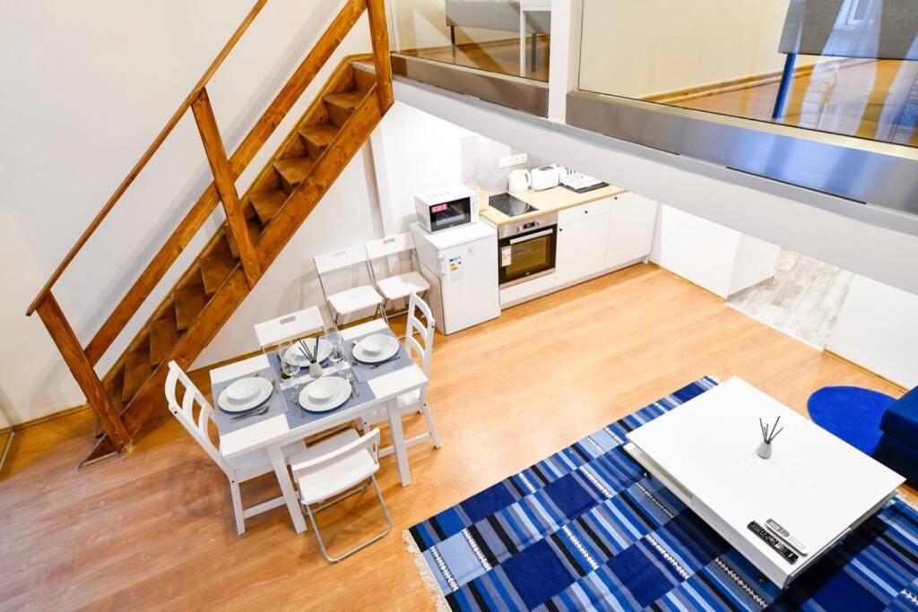بودابست Cosy Two Bedroom Flat In Rottenbiller Str,Sky المظهر الخارجي الصورة